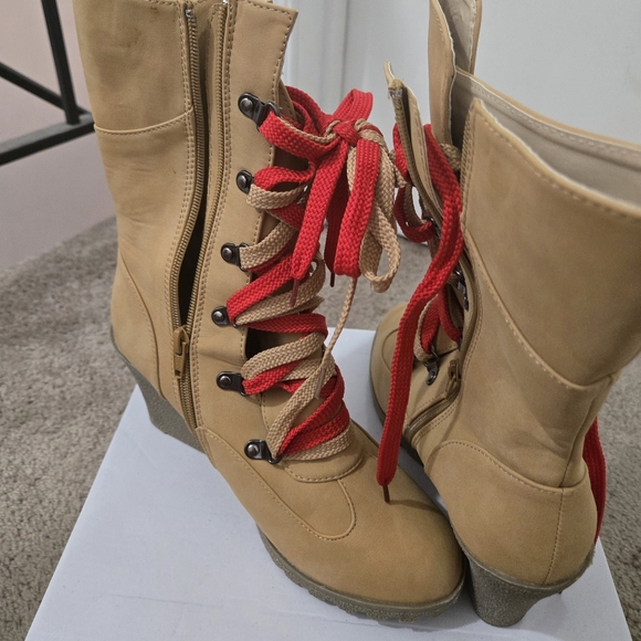 Boots - Picture 5 of 9